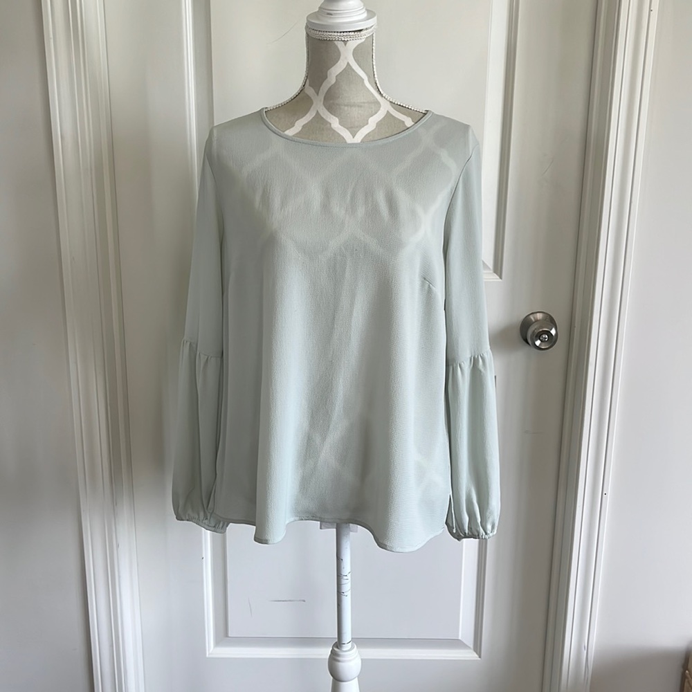 Bobeau bell sleeved blouse size medium